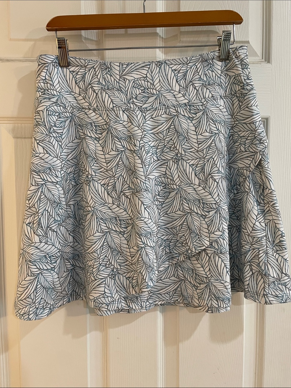 Eddie Bauer Women's White Leaf-Print Tennis Skirt